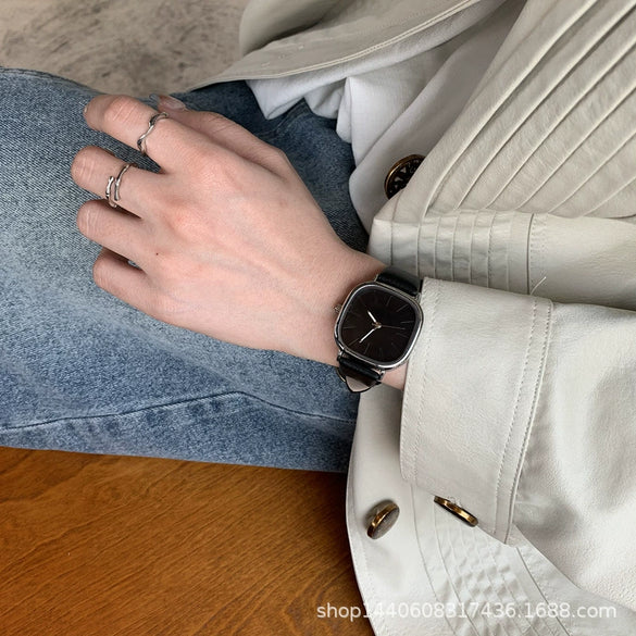 Women's Retro Minimalist Square Dial Alloy Case Leisure Style Watch