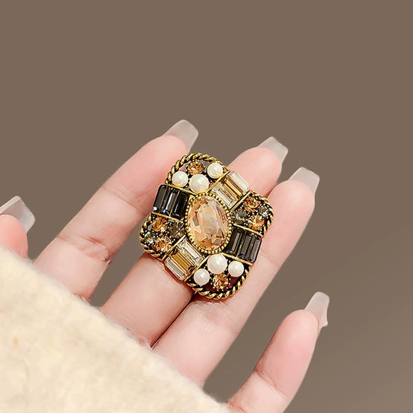 Women's Retro Pearl Rhinestone Alloy Brooch With Electroplating