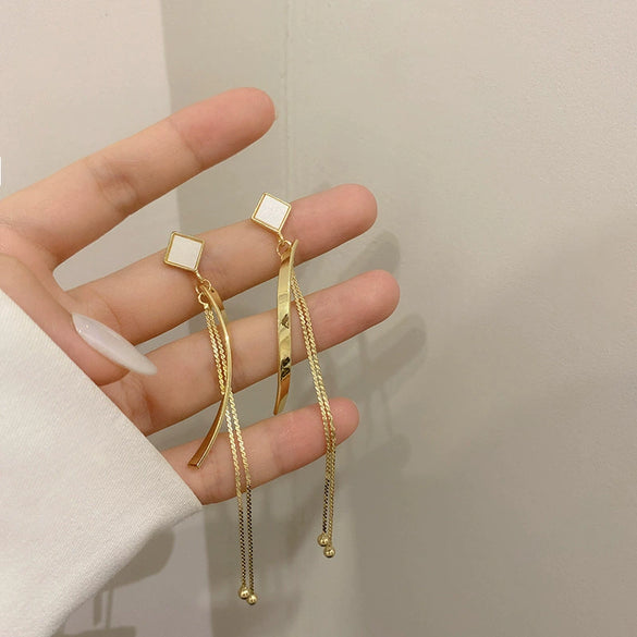 Women's S925 Silver And Alloy Flower Pearl Earrings With Geometric Design And Electroplating