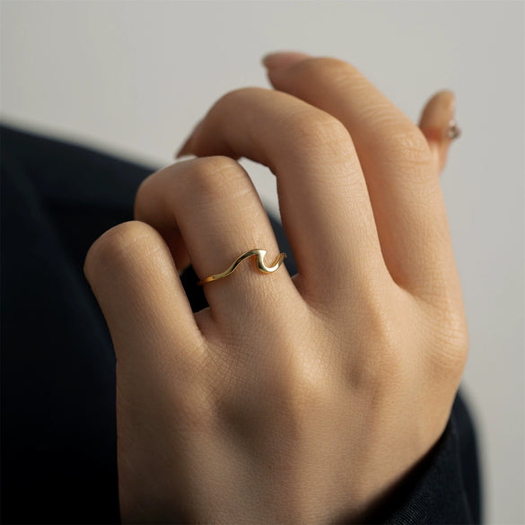Women's S925 Silver Ring With Laser Cutting Herringbone Large Wave And Bird Head Design Crown Pattern Electroplated With Platinum Or 18K Gold