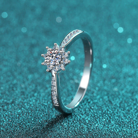 Women's S925 Silver Ring With Mosaic Moissanite Flowers Styling And Pt950 Platinum Electroplating