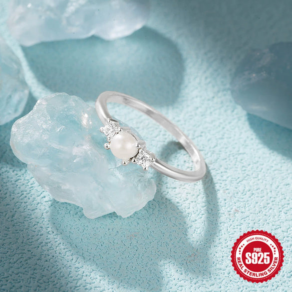 Women's S925 Sterling Silver Fashionable Lovely Pearl Zircon Ring With Geometric Design And Inlaid Zircon Treatment