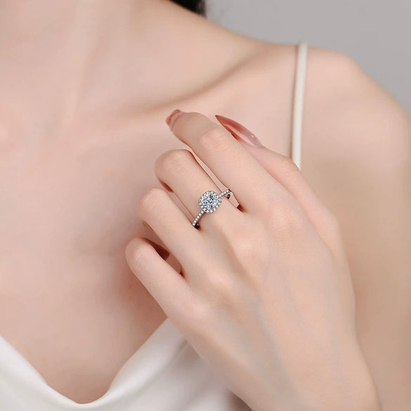 Women's S925 Sterling Silver Rhombusshaped Moissanite Ring Jewelry With Electroplating Design