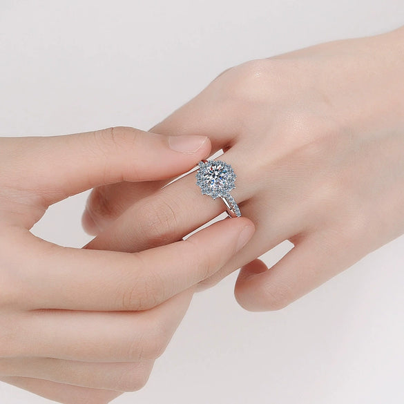 Women's S925 Sterling Silver U Shaped Ring With Platinum Plated Finish And Moissanite Setting