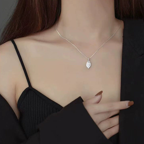Women's 925 Silver Leaf Pendant Necklace With Box Chain Elegant Light Luxury Floral Style Jewelry