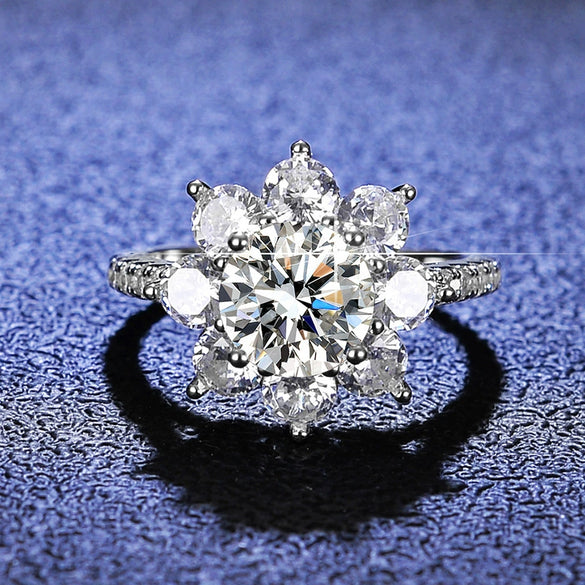 Women's Silver Moissanite Ring With Geometric Pattern And Diamond Treatment