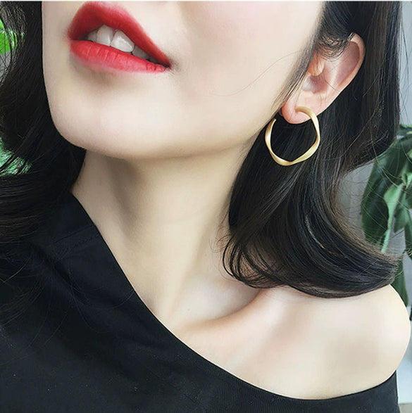 Women's 925 Silver Needle Cshaped Twisted Hoop Earrings With Matte Finish And Geometric Pattern Electroplated Cold Style