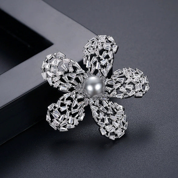 Women's Simple Flower Brooch Electroplated Copper Pin With Zircon Inlay Elegant Clothing Accessory