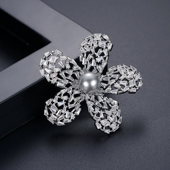 Women's Simple Flower Brooch Electroplated Copper Pin With Zircon Inlay Elegant Clothing Accessory
