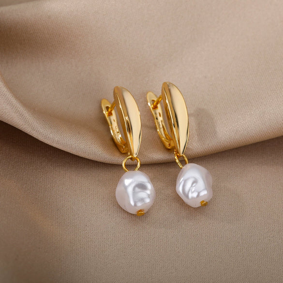 Women's Simple Freshwater Baroque Pearl Earrings Copper Electroplated Geometric Style