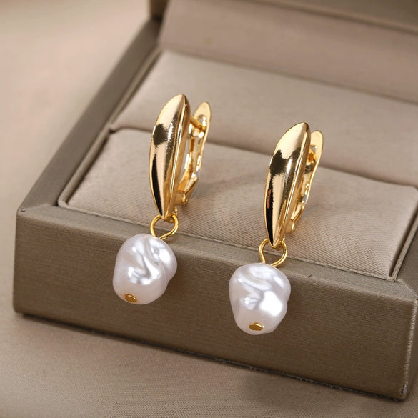 Women's Simple Freshwater Baroque Pearl Earrings Copper Electroplated Geometric Style