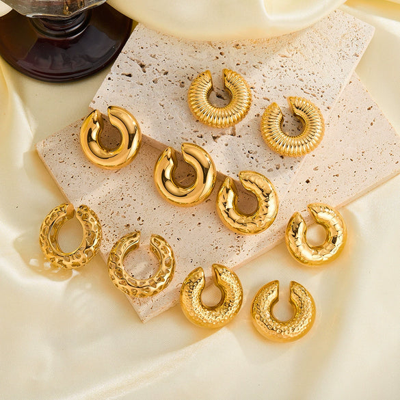 Women's Simple Geometric Circle Stainless Steel Ear Clips With Hollow Design And 18K Gold Vacuum Electroplating