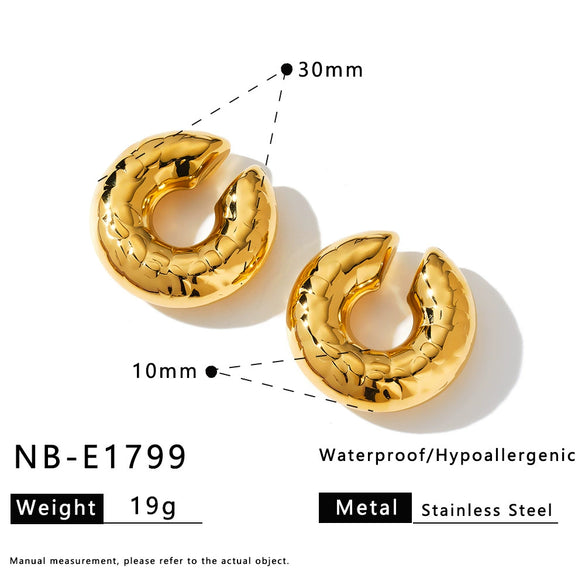 Women's Simple Geometric Circle Stainless Steel Ear Clips With Hollow Design And 18K Gold Vacuum Electroplating