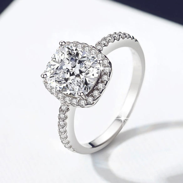 Women's Simple Geometric Rhombus Copper Ring With Micro Inlaid Cubic Zirconia Electroplated Bridal Jewelry