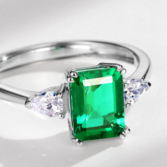 Women's Simple Geometric S925 Silver Ring With Cultivating Emeralds And Gold Plated Artificial Gemstones Inlay