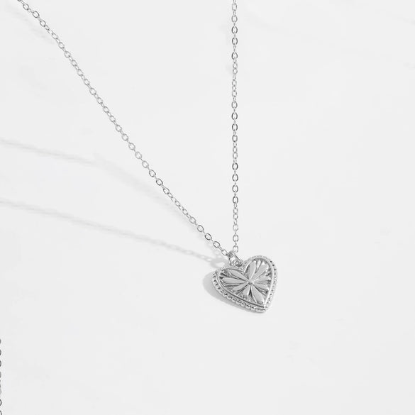 Women's Simple Love Heart Shaped Pendant Necklace With Copper Material And Electroplating Process