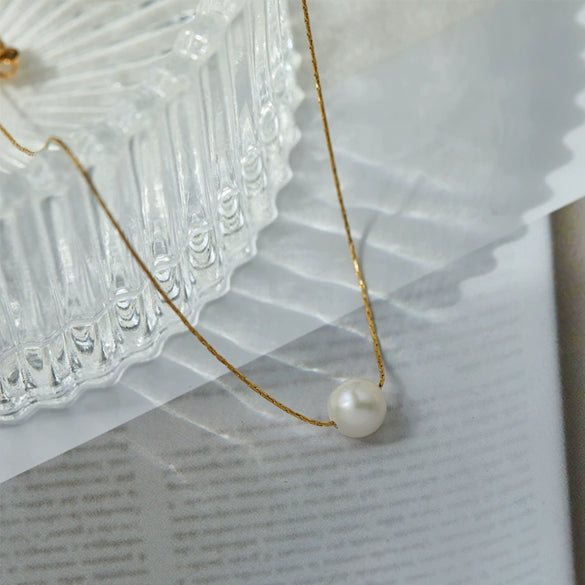 Women's Simple Natural Pearl Smile Necklace With Titanium Steel Snake Bone Chain And Electroplated Gold Color Finish