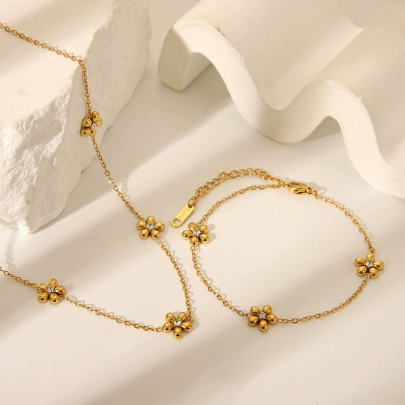 Women's Simple Niche Design Flower Rhinestone Titanium Steel Necklace And Daisy Bracelet Jewelry Suit With Inlay And Pvd Furnace Real Gold Treatment