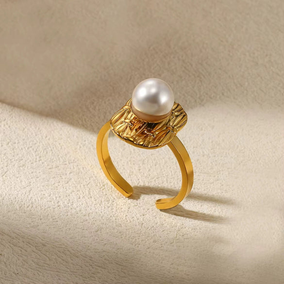 Women's Simple Titanium Steel And Imitation Pearl Ring With Geometric Heart Flower And Bow Patterns 18K Goldplated