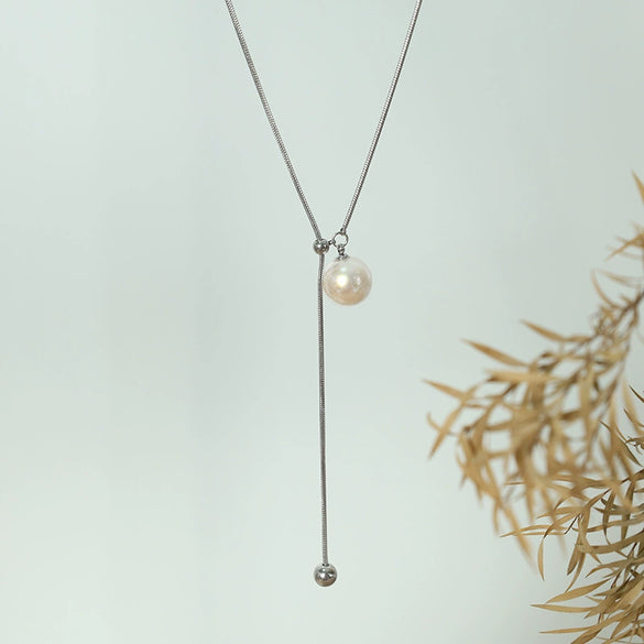 Women's Snake Bone Chain Pearl Pendant Necklace With Goldplated Artificial Gemstones And Semiprecious Stones And Round Bead Pattern