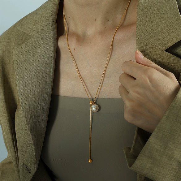Women's Snake Bone Chain Pearl Pendant Necklace With Goldplated Artificial Gemstones And Semiprecious Stones And Round Bead Pattern