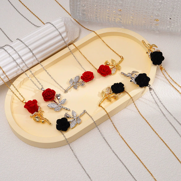 Women's Stainless Steel And Copper Light Luxury Necklace With Flower Pattern And Mixed Gemstone Setting Electroplated
