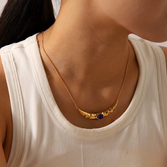 Women's Stainless Steel And Titanium Steel Crescentshaped Pendant Necklace With Hammer Pattern And Electroplating Treatment