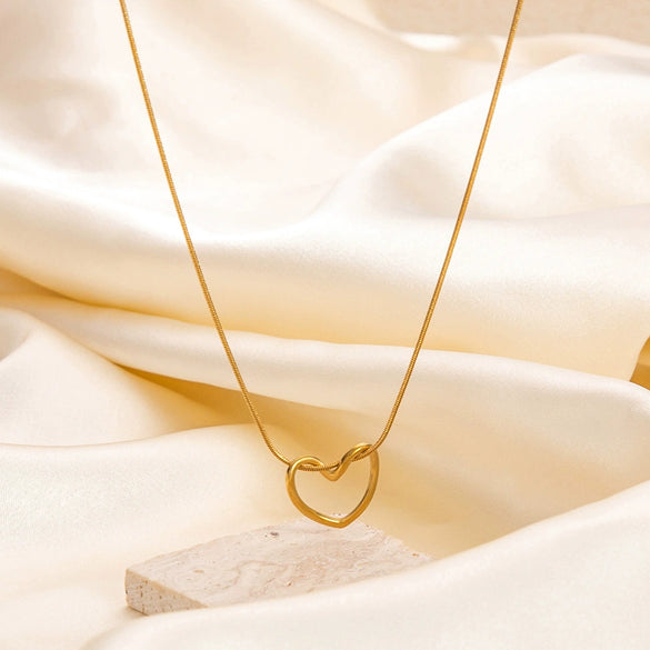 Women's Stainless Steel And Titanium Steel Love Necklace And Bracelet Set Simple Fashion Electroplated 18K Gold Highgrade Clavicle Chain
