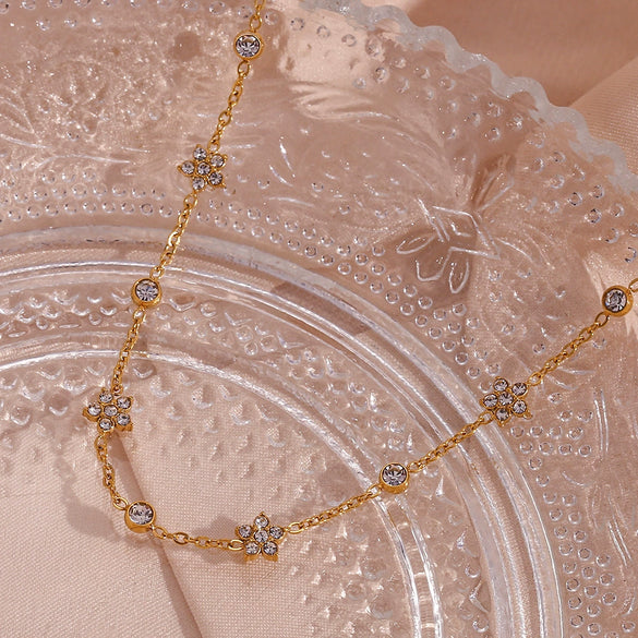 Women's Stainless Steel And Titanium Steel Splicing Small Flower Round Zircon Geometric Style Chain Necklace With Electroplating