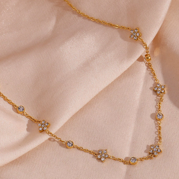 Women's Stainless Steel And Titanium Steel Splicing Small Flower Round Zircon Geometric Style Chain Necklace With Electroplating