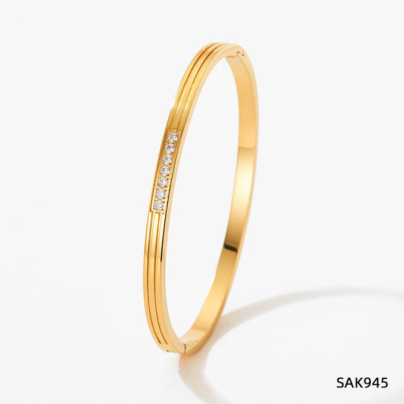 Women's Stainless Steel Bracelet With Diamond Stripe Furnace Vacuum Plating Jewelry