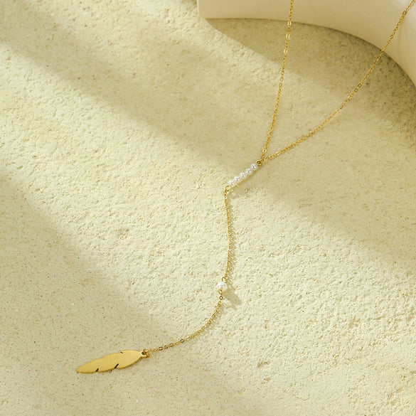 Women's Stainless Steel Fashionable Long Sweater Chain Necklace With Leaf Pearl Pendant And Electroplating Treatment