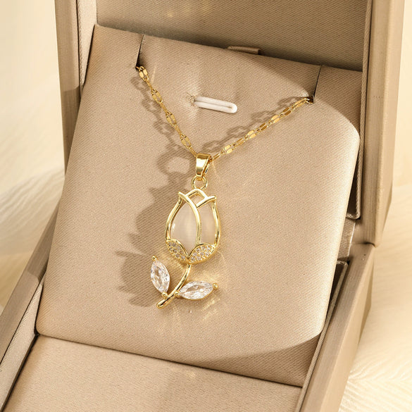 Women's Stainless Steel Flower Pendant Necklace With Mixed Gemstone Setting And Electroplating In Simple Geometric Style