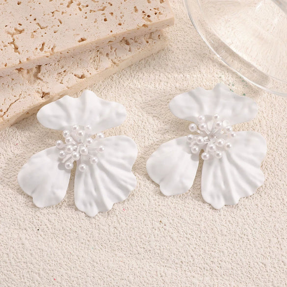 Women's Stainless Steel Flower Stud Earrings With Pearl Accents Simple Elegant And Versatile Floral Jewelry