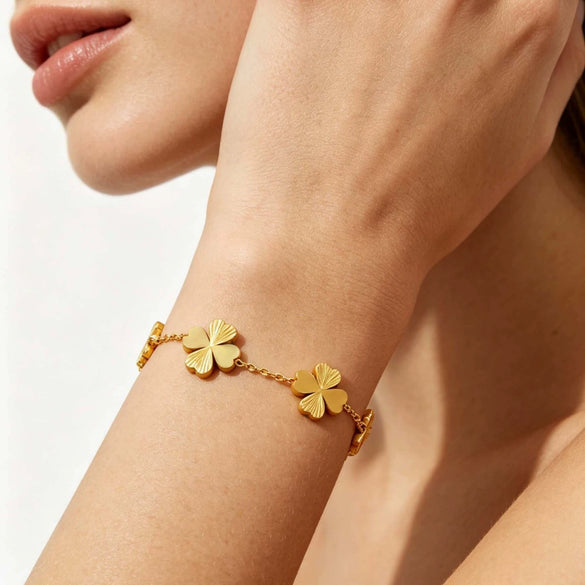 Women's Stainless Steel Four Leaf Clover Flower Bracelet With Electroplated Finish Elegant Temperament Style Light Luxury Jewelry