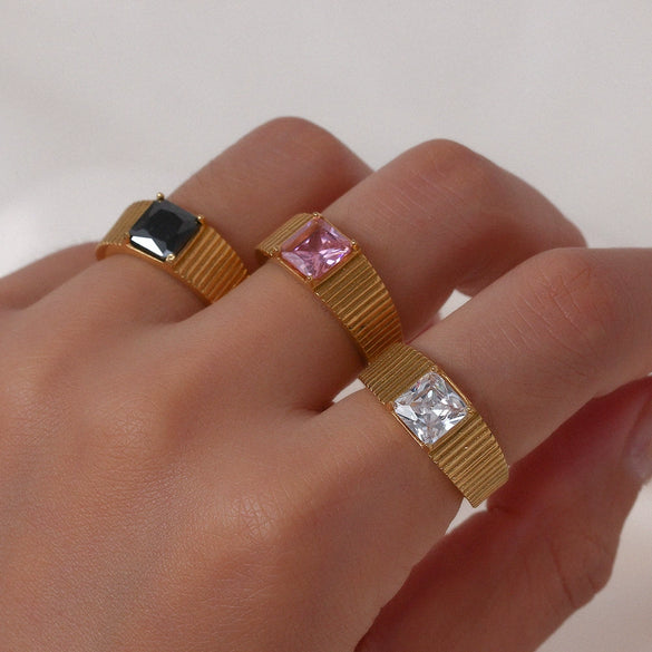 Women's Stainless Steel Geometric Carved Diamond Ring Jewelry With Electroplating Side Stripes Style