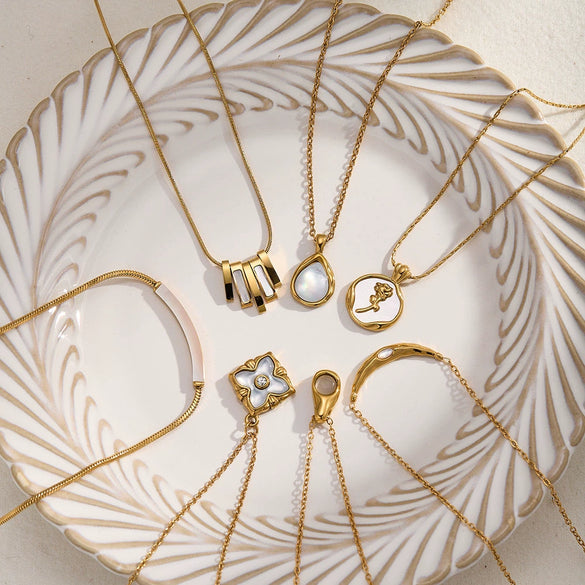 Women's Stainless Steel Geometric Mother Of Pearl Long Necklace With 18K Gold Vacuum Plating Minimalist Light Luxury Chain