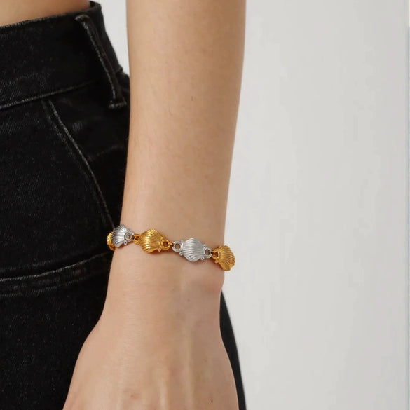 Women's Stainless Steel Geometric Ocean Style Bracelet Necklace With 18K Gold Plated Electroplating Light Luxury No Fading