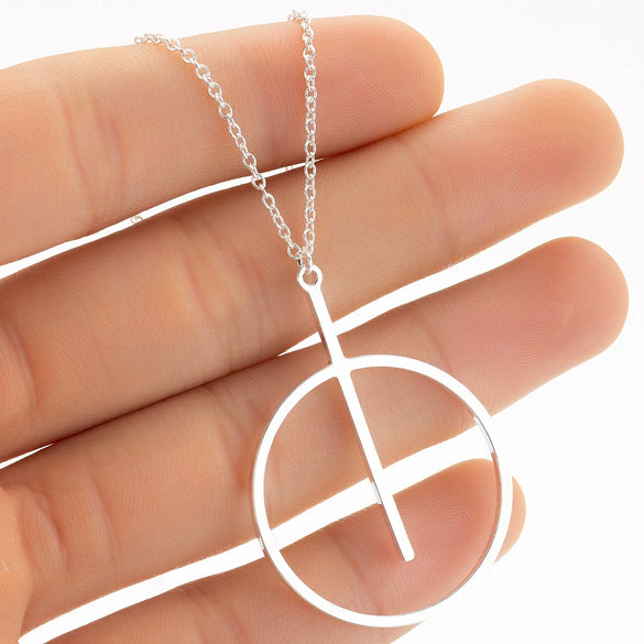 Women's Stainless Steel Geometric Round Pendant Necklace With Electroplated Finish And Ochain Design