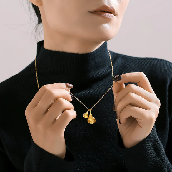 Women's 316L Stainless Steel Goldplated Water Drop Pendant Necklace With Geometric Pattern Fashion Style