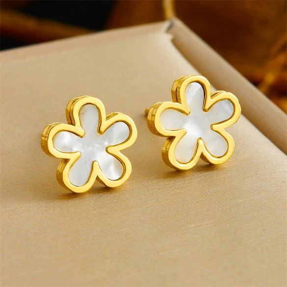 Women's Stainless Steel Oil Dropping Earrings And Necklace Suit With Fiveleaf Flower Pattern Electroplated