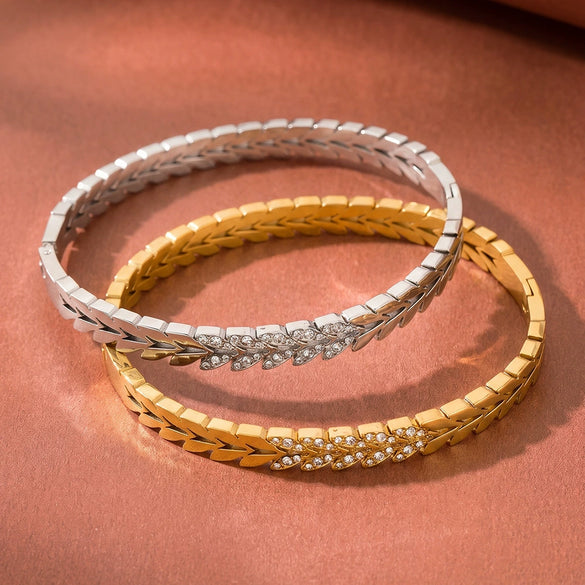 Women's Stainless Steel Rhinestone Bracelet With Elegant Plated Design And Versatile Fashion Style