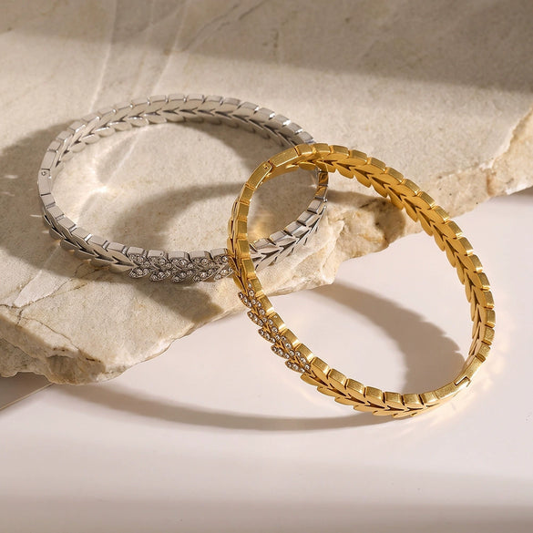 Women's Stainless Steel Rhinestone Bracelet With Elegant Plated Design And Versatile Fashion Style
