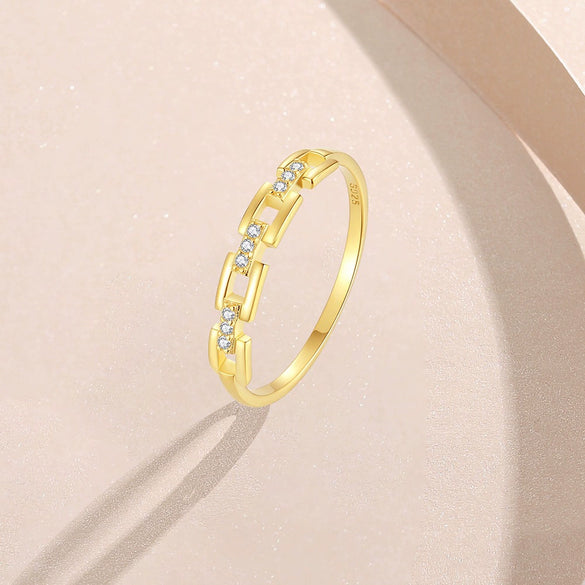 Women's 925 Sterling Silver Plain Ring With Simple Style And Set With Diamonds