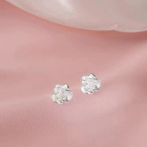 Women's Sterling Silver Plum Blossom Flower Stud Earrings Light Luxury Electroplated Floral Fashion Jewelry