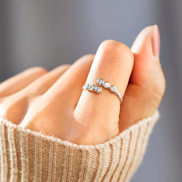 Women's Sterling Silver Round Zircon Ring With Geometric Design And Electroplating Treatment