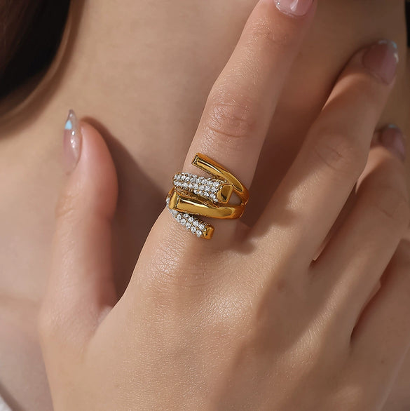 Women's Stylish Asymmetrical Geometric Inlaid Rhinestone 316L Stainless Steel Ring With Electroplating