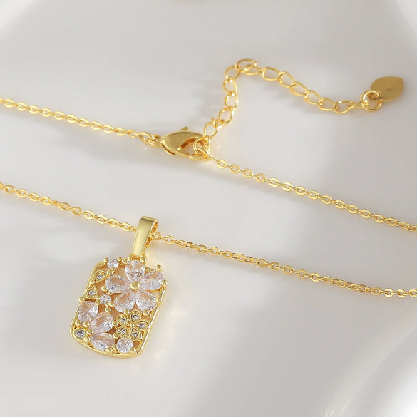 Women's Sweet Copper Flower Geometric Square Pendant Necklace With O Word Chain And Electroplating