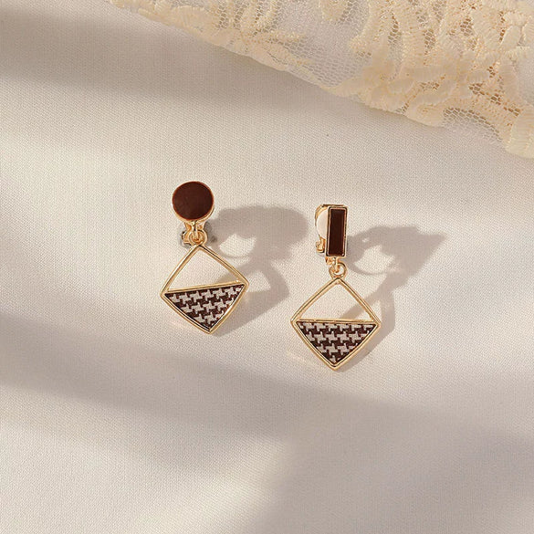 Women's Sweet Geometric Ear Clip Earrings Alloy Silver Plated Gold Plated Simple Long Electroplated Ear Jewelry