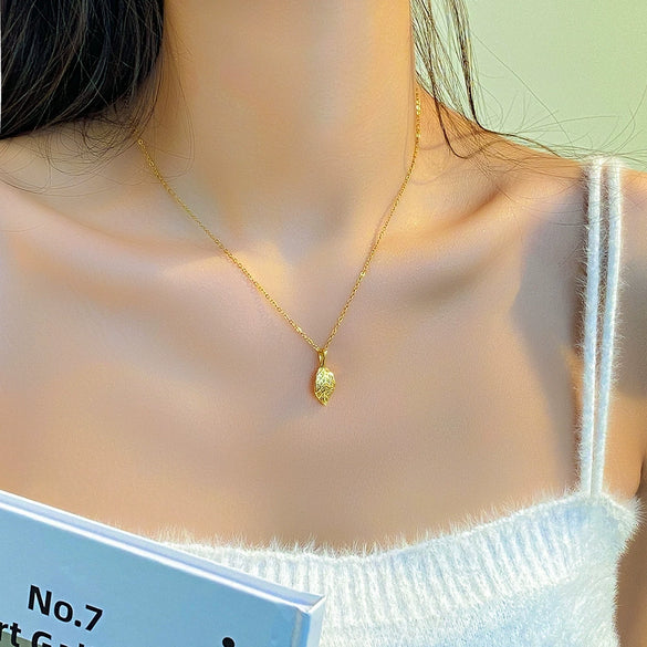 Women's Titanium Steel And Copper Necklace With Goldplated Leaves Pendant Niche Design Fashionable And Allmatch